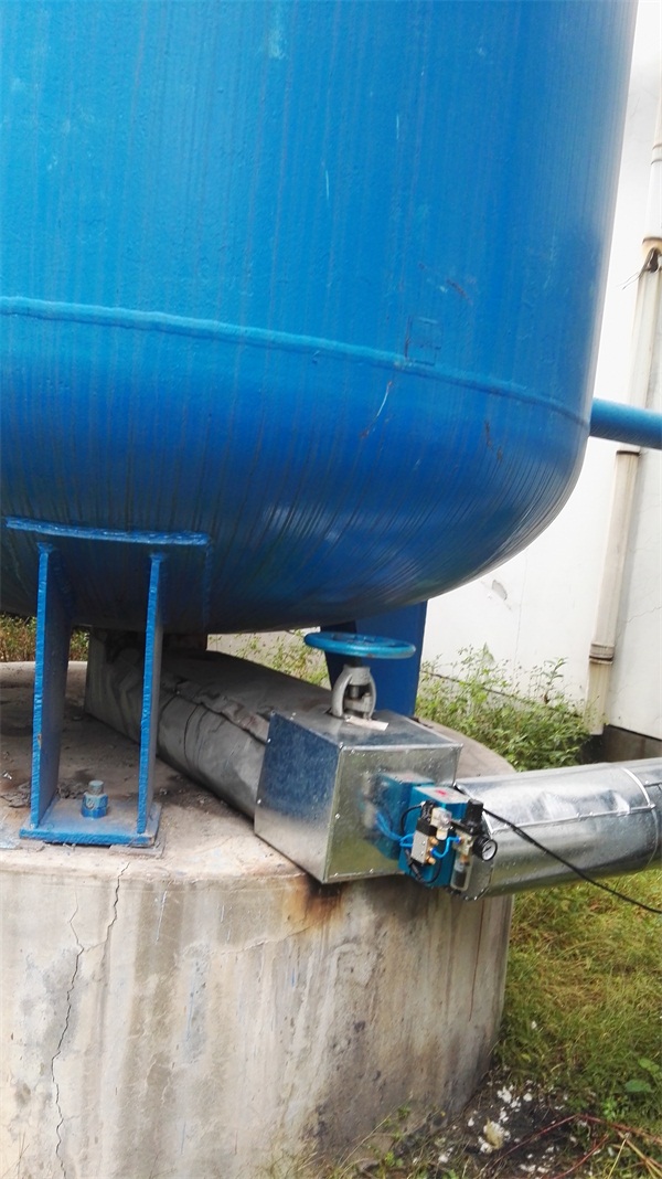 零气耗防堵排水器A型气控球阀储气罐使用现场.jpg